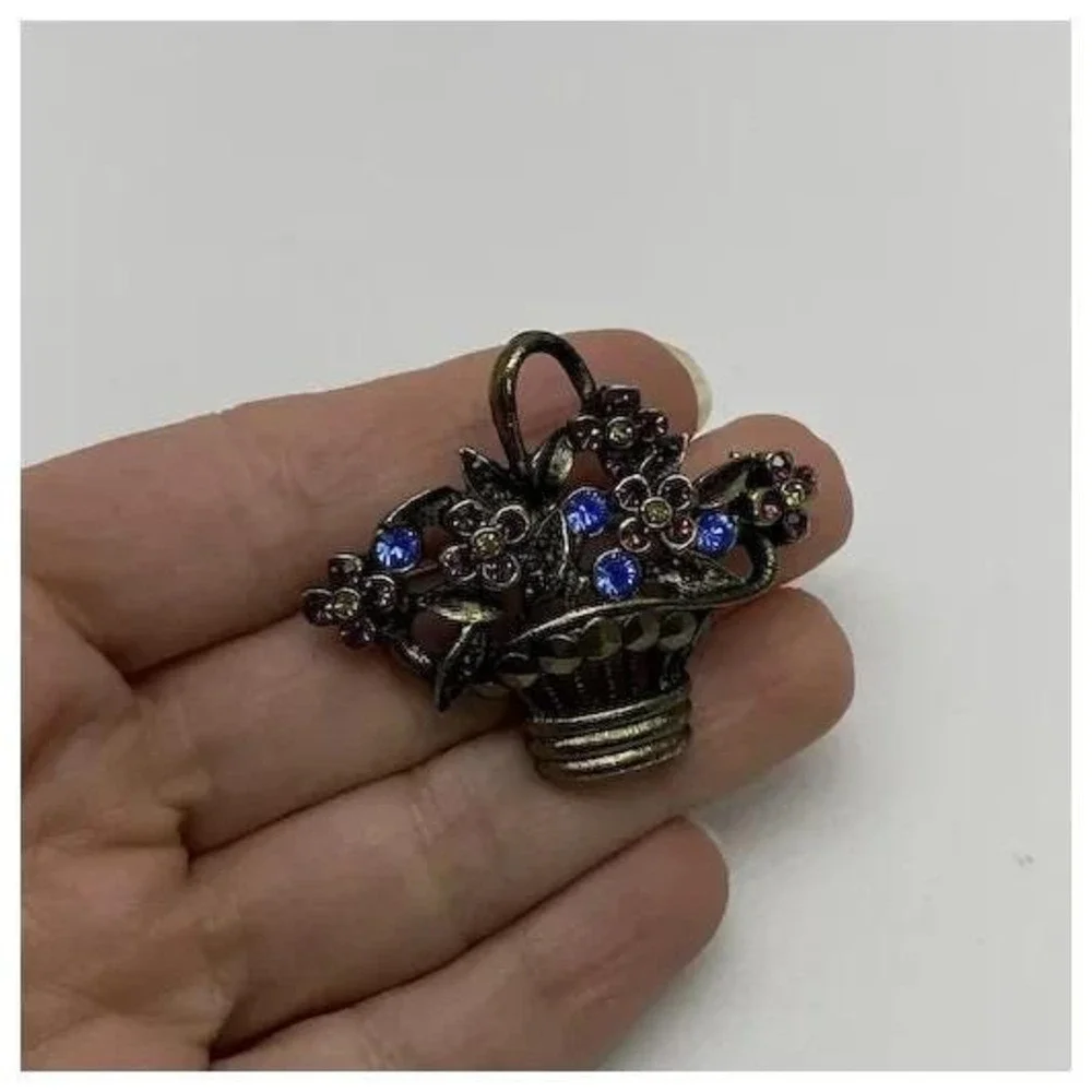 Vintage‎ 1928 Jewelry Co Rhinestone Flower Basket Brooch Pin Openwork